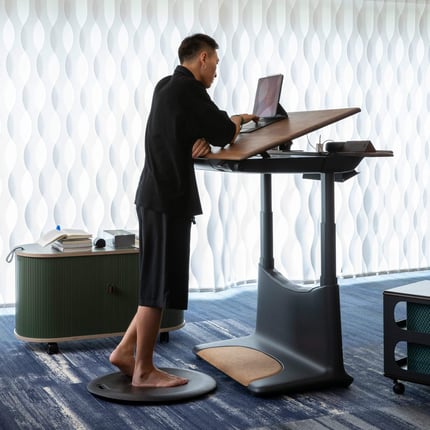 Axia Sit to Stand Desk by Innerspace